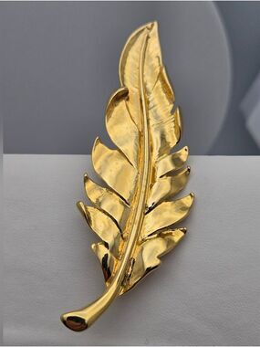 Vintage Gold Tone Leaf Brooch Modernist Florentine Textured Pin 3.5”